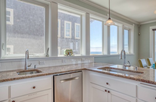 Nelscott House | Oceanfront With Speculator Views, Hot Tub, Steam Shower & Community Pool!