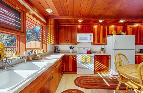 Mendocino House | Oceanview home - Hot tub & Steps to Russian Gulch