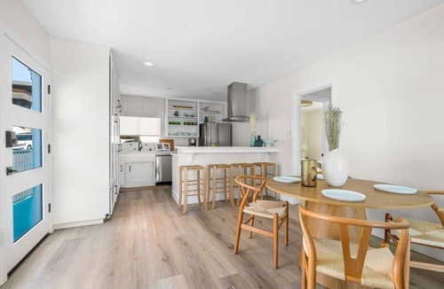 The Strand Apartment | Oceanview I King Suite I Steps from the Ocean