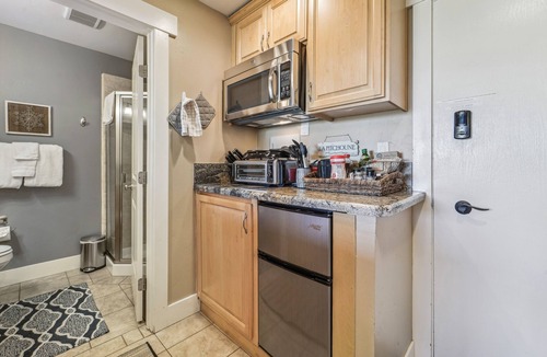 Truckee Apartment | On-Site Skiing: Truckee Studio w/Balcony