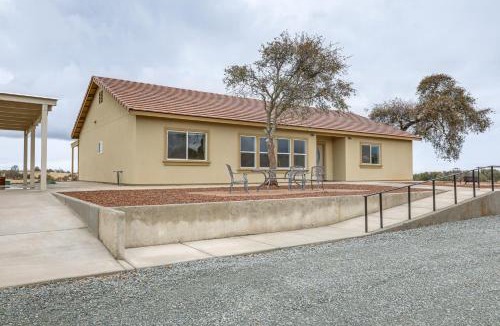 Victor House | On-Site Winery: Rural Plymouth Getaway!