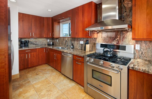 Mission Beach House | On the Sand | AC | Immaculate Views!