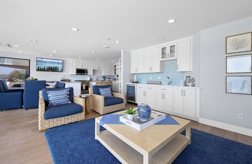 South Mission Beach Condo | On the Sand! Bay Views + A/C | Bayside Retreat 2