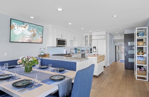 South Mission Beach Condo | On the Sand! Bay Views + A/C | Bayside Retreat 2