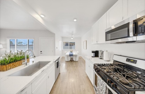 Southwood Riviera Apartment | One Lux Stay Coastal 2BR Retreat near the Beach