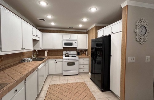 Spring Valley House | Open and Serene Home with Extra Parking Centrally Located Near Strip & Airport!