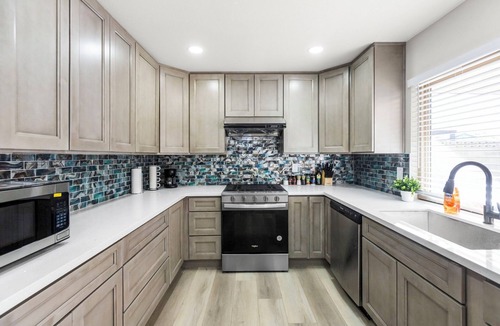 Spring Valley House | Optional Heated Pool/Spa BBQ Grill Pacman Arcade Foosball King Bed