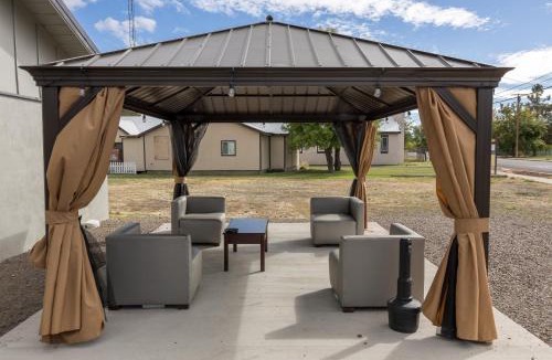 Lakeview Hotel | Oregon Trail Inn and Suites