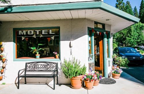 Nevada City Hotel | Outside Inn