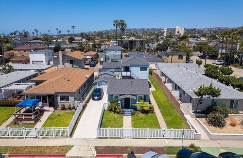 North Pacific Beach Cottage | Pacific Beach Cottage - 1 Block from the Ocean