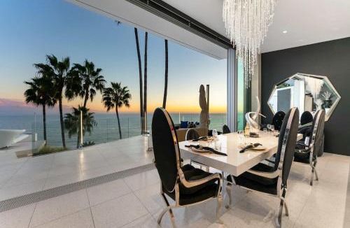 Pacific Palisades House | Pacific Palisades 3BR with Fire Pit by Colby and Conrad