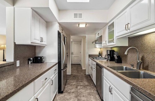 Palm Desert Condo | Palm Desert Retreat w/Hot Tub & Zen Garden