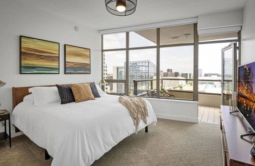 Columbia Condo | Panoramic Bay & City Views *2BR*Pool*Gym*Parking