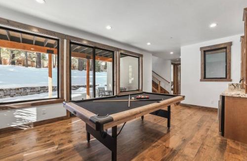Pioneer Trail House | Paradise on Pioneer - New 6 Bedroom w Pool Table