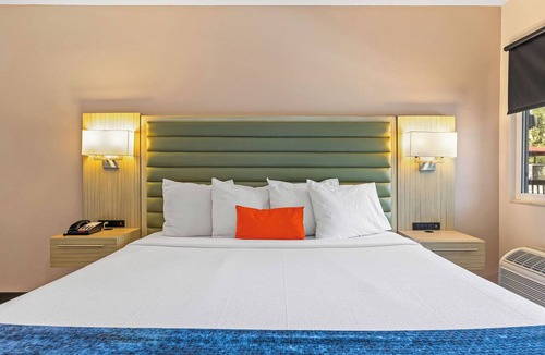 Pasadena Hotel | Pasadena Inn at Old Town