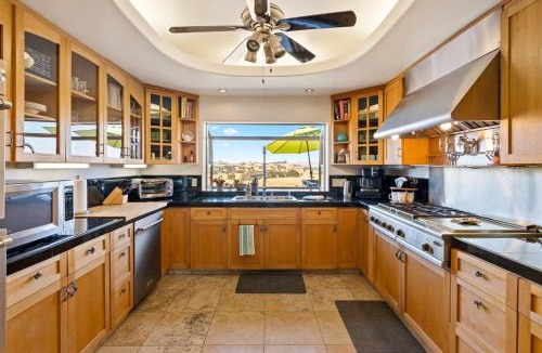 Paso Robles House | Paso Robles Estate w Hot Tub, Game Room & Views