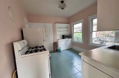 Grand Lake Apartment | Peaceful 1-Bedroom Apt in Charming House Oakland. Great, Cool, Safe Chill Area
