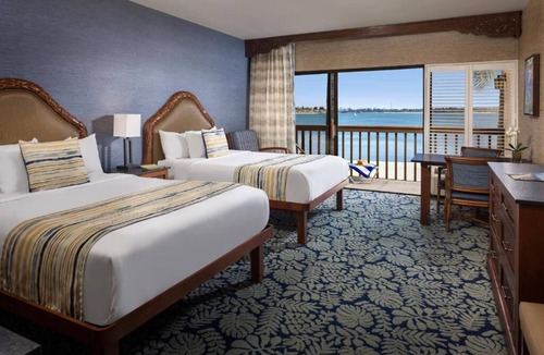 Crown Point Hotel | Peaceful Bayfront Queen Stay 2 units at Catamaran Resort & Spa