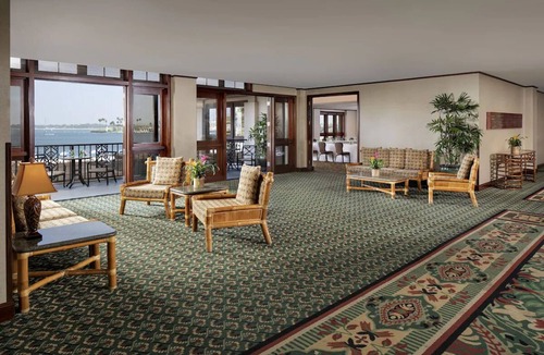 Crown Point Hotel | Peaceful Bayfront Queen Stay 2 units at Catamaran Resort & Spa