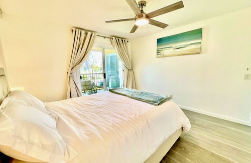 Circle Area Condo | Peaceful Beachy Condo in the heart of Long Beach!