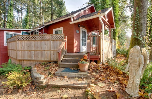 Walterville Cabin | Peaceful McKenzie River Retreat: Fish, Hike, & Ski