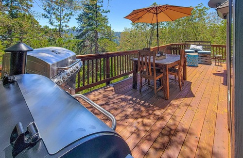 Blue Jay House | Peaceful Mountain Escape with Wifi, Deck, Ping Pong-Dogs ok