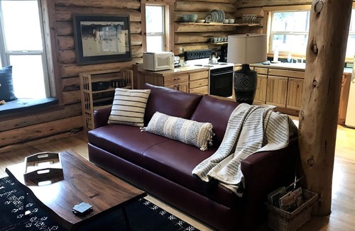 Chiloquin Cabin | Peaceful Waterfront Log Cabin near Crater Lake National Forest, Oregon