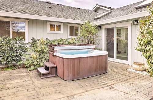Santa Rosa House | Peaceful Windsor Retreat w/Private Hot Tub!