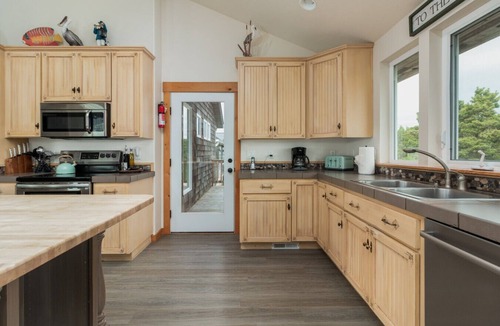 Kiwanda Shores House | Pelican Watch - - Block from Beach w/Hot Tub Dog Friendly