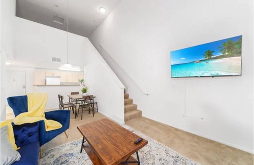 University City Apartment | Penthouse 2 bedroom! Jacuzzi! Free Parking!