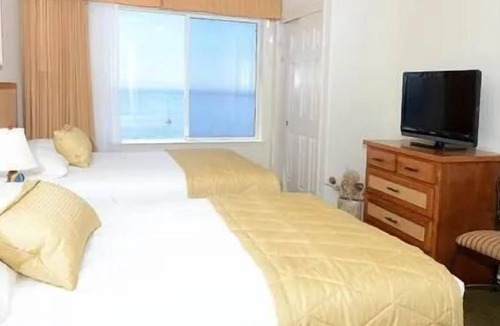 Avila Beach Resort | Perfect Beach Getaway! 2 Classy Units, Kitchen, Onsite Pool, Free Parking