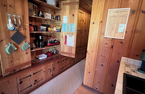 Healdsburg Apartment | Perfect getaway! Riverside pool, river access, 5 min from Healdsburg square!