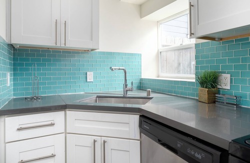 Oakland House | perfect place to stay in the bay. free parking on site