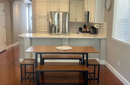 North Natomas House | Perfectly located cozy & bright 3BR near midtown
