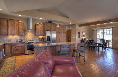 Purgatory House | Pet Friendly Home Across from Purgatory - Views - Hot Tub - On Demand Shuttle
