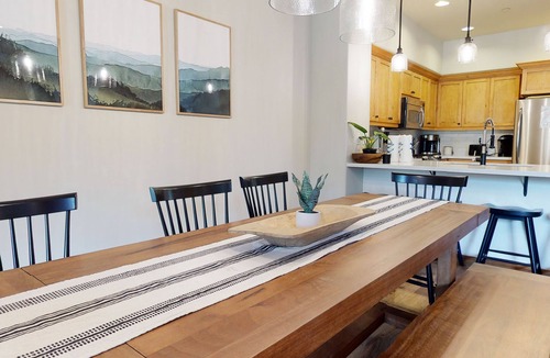 Woodwinds House | Pet-Friendly Luxury, Bright Interior, On Golf Course! Private Gas Grill