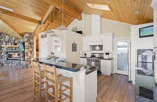 Truckee House | Pet-Friendly Retreat | Hot Tub, AC, Rec Center Access | Near Lake & Trails