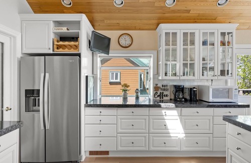Truckee House | Pet-Friendly Retreat | Hot Tub, AC, Rec Center Access | Near Lake & Trails