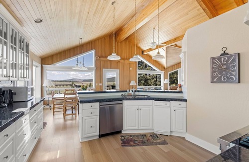 Truckee House | Pet-Friendly Retreat | Hot Tub, AC, Rec Center Access | Near Lake & Trails