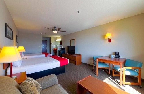 Lincoln City Hotel | Pet-Friendly Room w/Beach Access Near Scenic Trails