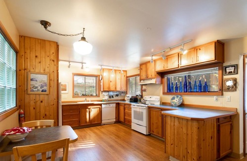 Neahkahnie Beach House | Pet friendly with hot tub, deck and bbq, short drive to beach or restaurants