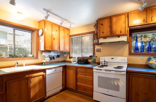 Neahkahnie Beach House | Pet friendly with hot tub, deck and bbq, short drive to beach or restaurants