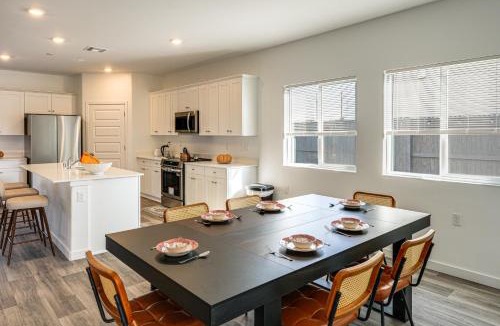 Pumpkin Center House | Pet-Friendly Yard! Family Home in Bakersfield
