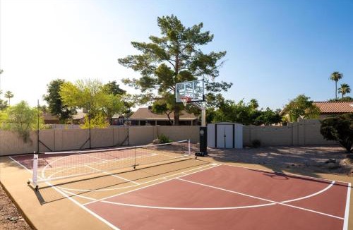 Glendale House | Pickleball & Mini Golf Karaoke Game Room