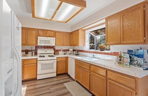 Pioneer Trail House | Pine Haven | Backyard | BBQ | Pet Friendly