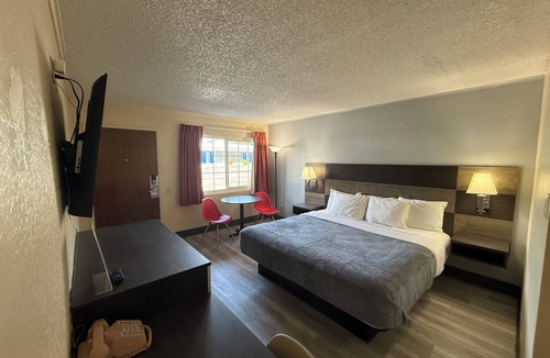 Mount Shasta Hotel | Pine Needles Inn