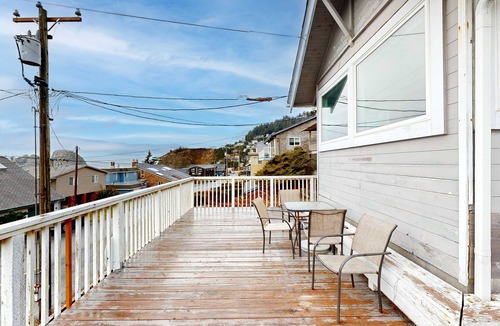 Oceanside House | Pleasant dog friendly house with panoramic views short walk to the beach