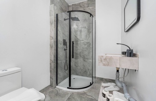 West Queen West Hotel | Plush Hotel