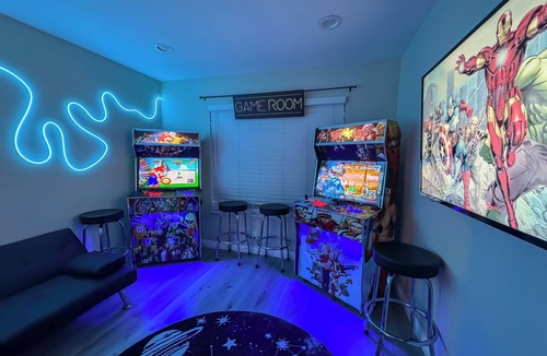 Santa Ana House | Pool + Arcade Cozy Home. Minutes to Disneyland