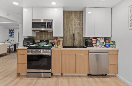 Mount Helix House | Pool, Sauna, Gym, 3 Bed, Parking Yard, Ranch Style, 2 BR - 2 Bath
